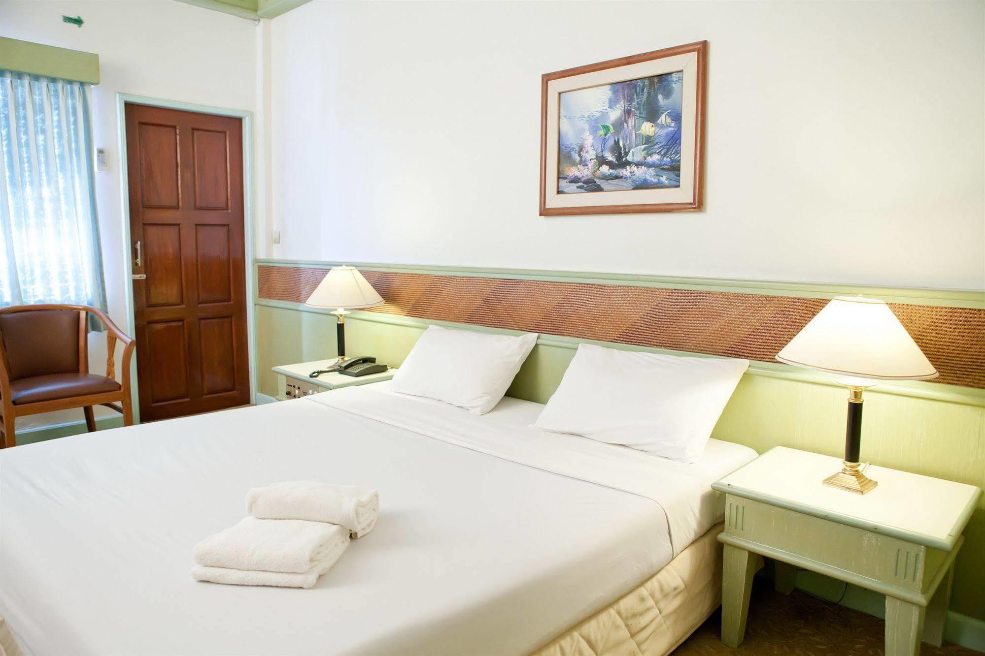 Tanyong Hotel Narathiwat Buitenkant foto
